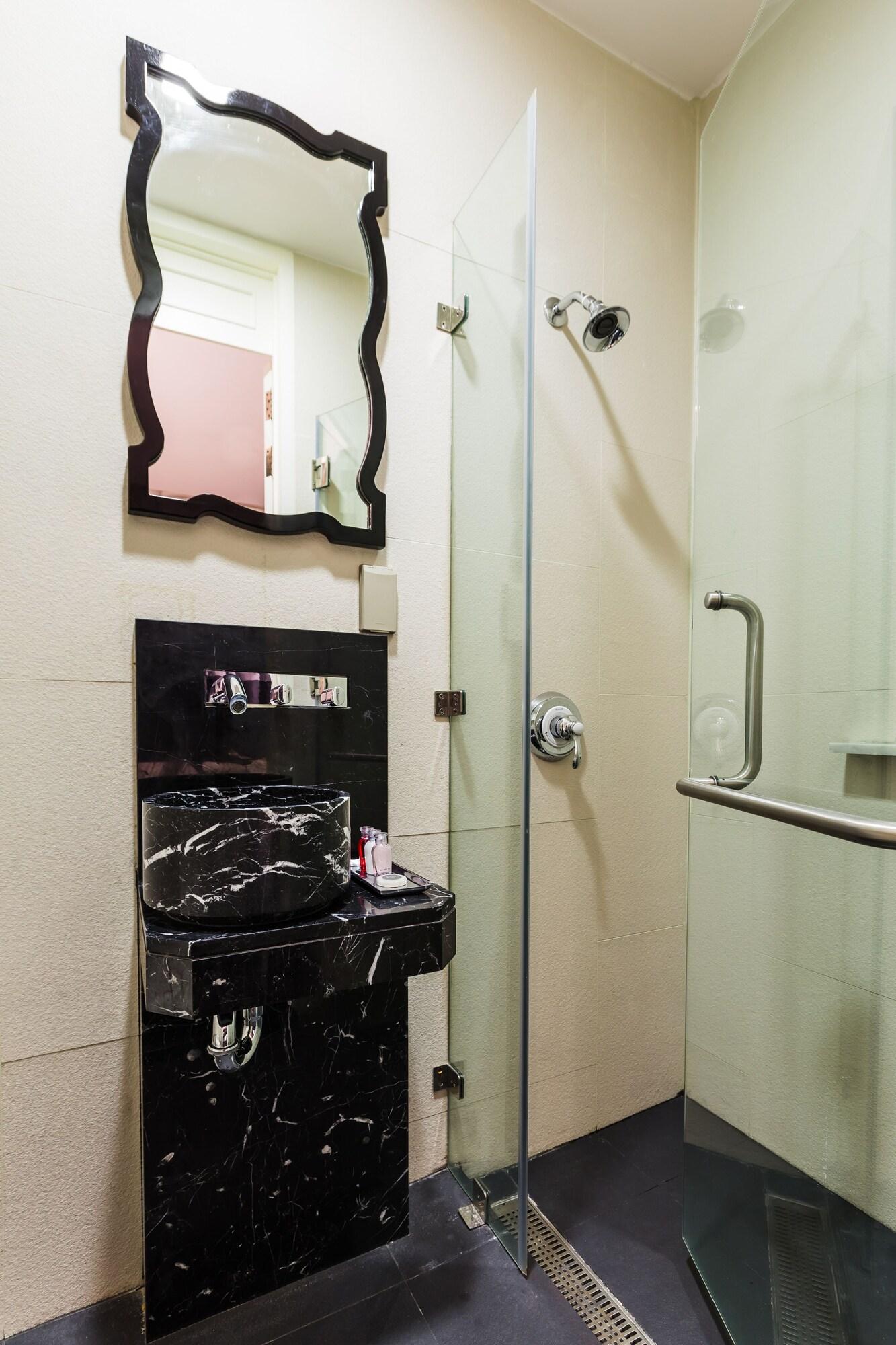 The Fah Silom Hotel Bangkok Buitenkant foto