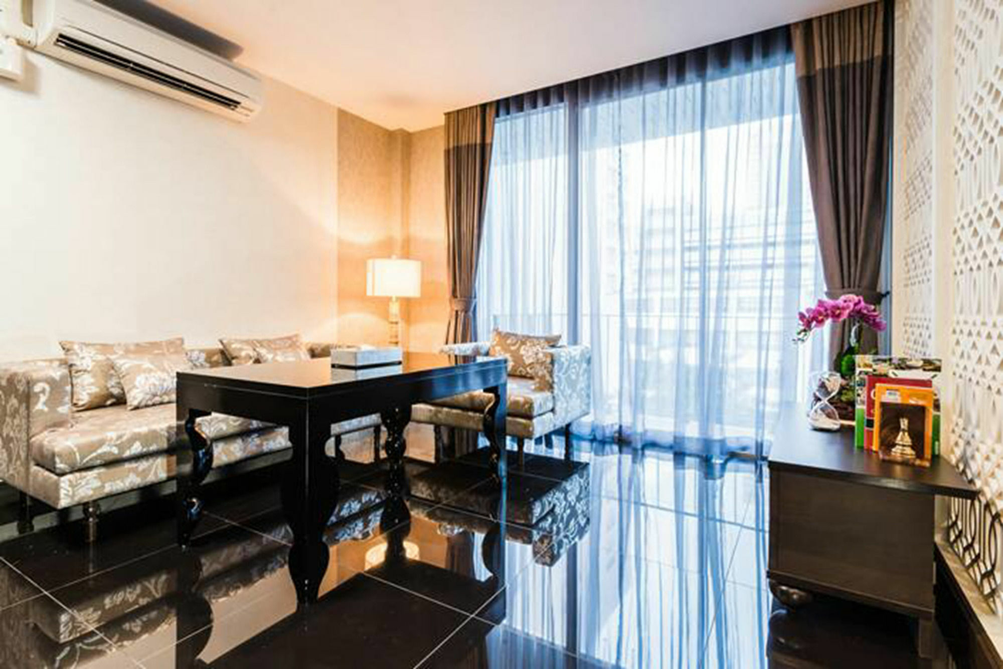 The Fah Silom Hotel Bangkok Buitenkant foto